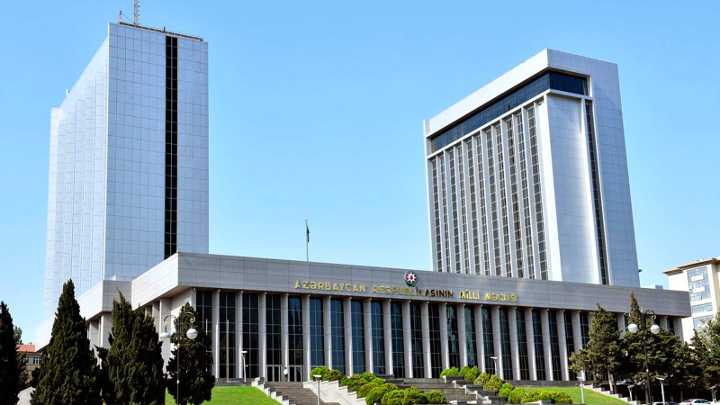 Milli Məclis aparatında müdir müavini vəzifəsindən azad olunub