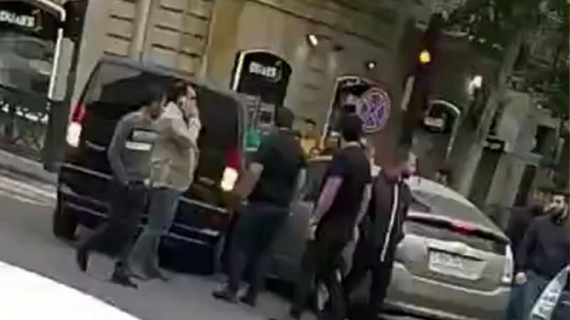 Səfirliyin avtomobili Bakıda qəzaya düşüb
