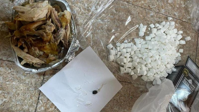 Bakıda oğul anası üçün həbsxanaya narkotik gətirib