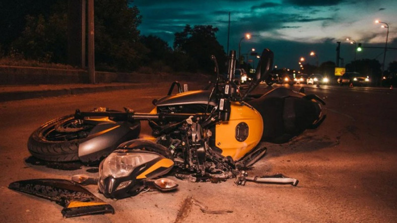 Nəsimi rayonunda motosiklet avtoqəzaya düşüb
