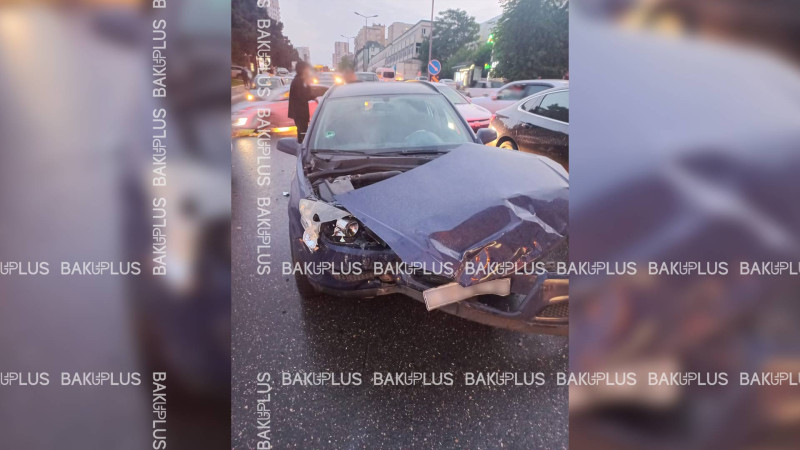 Bakıda yol qəzası nəticəsində işıqfor aşıb