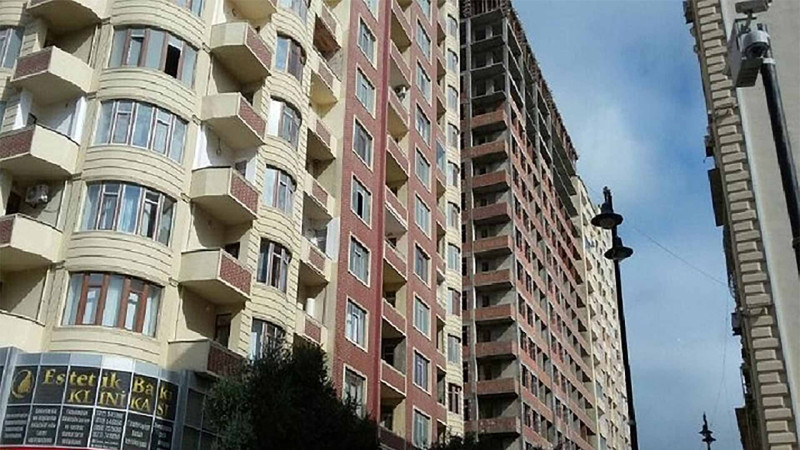 Bakıda vətandaş inşaat şirkətindən iki qaraj alıb, mülkiyyət isə başqasına verilib