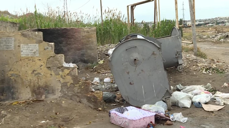 Bakıda zibil yeşiklərinin azlığı sakinlərin narazılığına səbəb olur