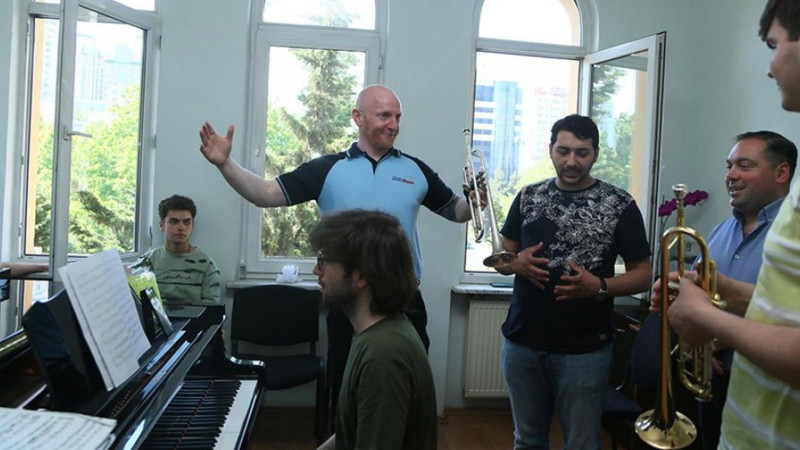 Bakı Musiqi Akademiyasında truba ifaçısı Kristian Riçards ustad dərsi keçirib