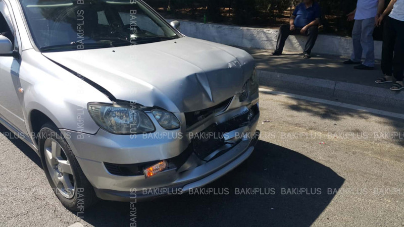 Xətai: “Bravo” hipermarketinin yanında iki avtomobil toqquşub