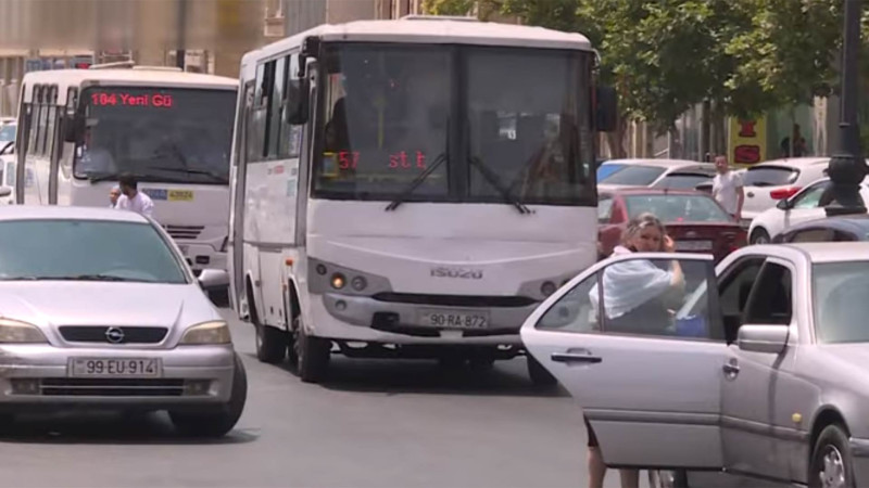 İsti havalarda bəzi avtobuslarda soyutma sisteminin olmaması sərnişinlər və sürücülər üçün dözülməz vəziyyət yaradır