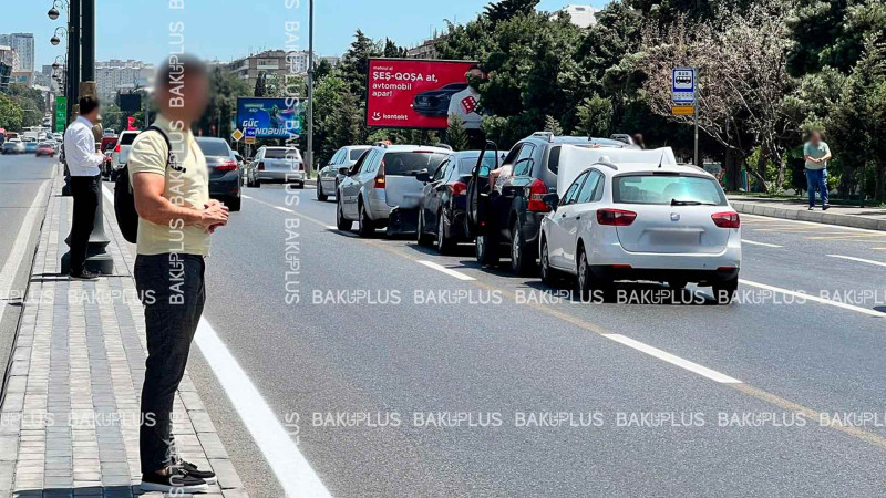 Paytaxtın Nizami rayonunda zəncirvari qəza baş verib