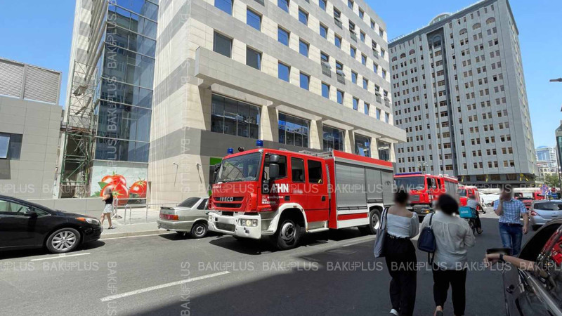 “Globus Center”-də tüstülənmə: FHN hadisə yerinə gəlib