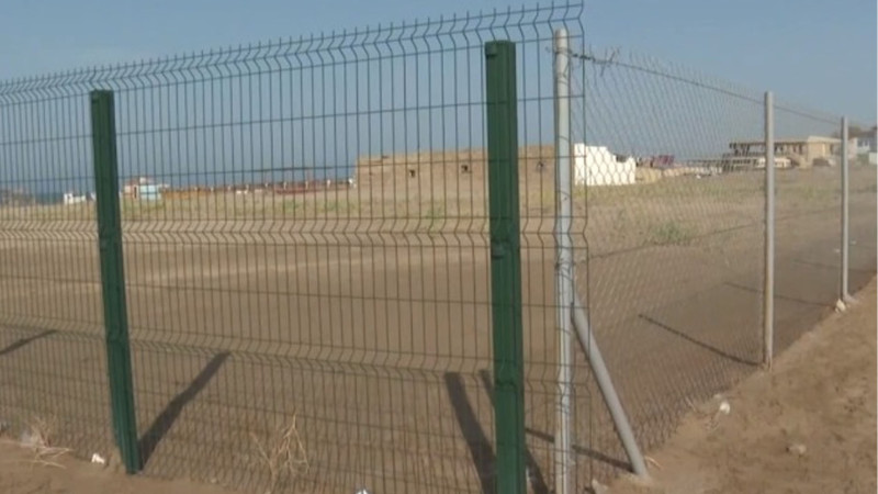 Buzovna qəsəbəsində çimərlik ərazisi hasarlanıb