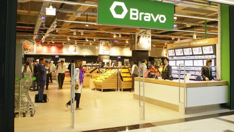Bakıda “Bravo”-ya gələn şəxs işçiləri bıçaqla təhdid edib