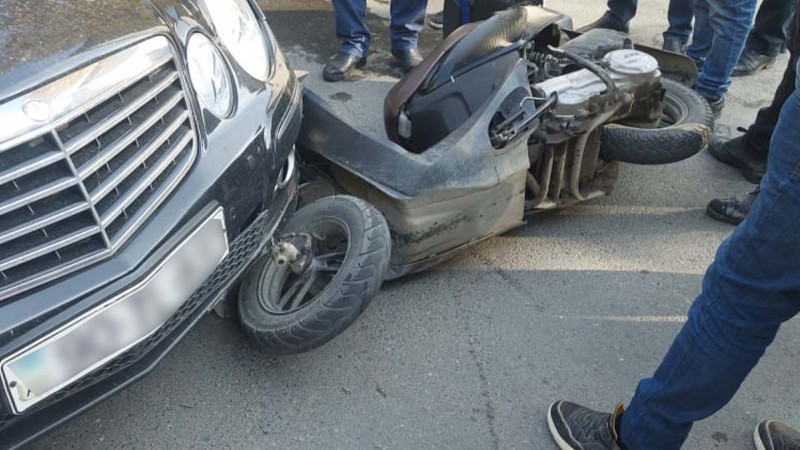 Bakıda ölümcül qəza: motosiklet yük maşını ilə toqquşub
