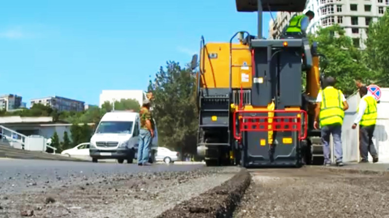 Bakının Nərimanov rayonunda yollar təmir olunur