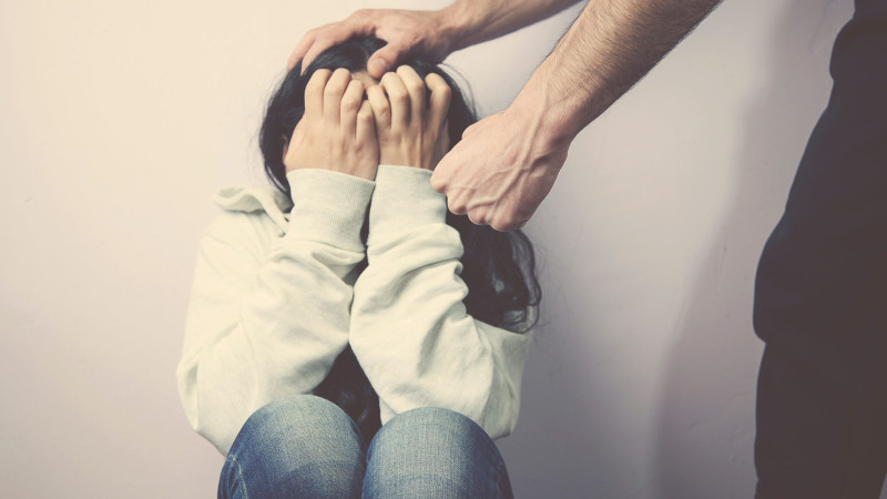 Bakıda qadın övladlarının əri tərəfindən döyüldüyü iddiası ilə polisə müraciət edib