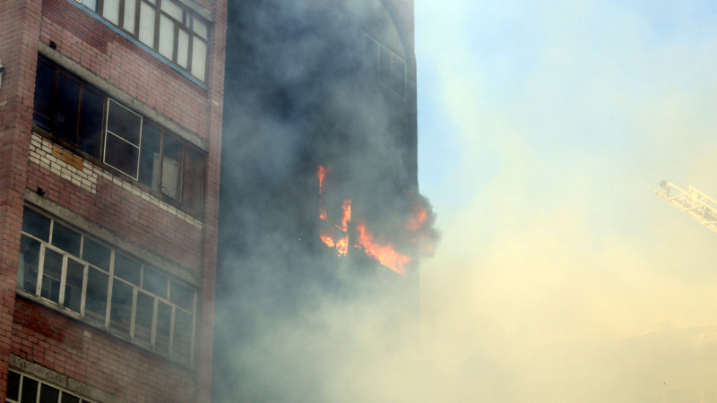 Xətai: İ.Orucov küçəsində ikimərtəbəli binada yanğın baş verib