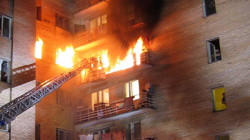 Nərimanov rayonunda binada yanğın olub