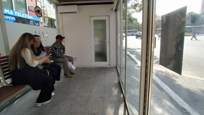 Bakıda soyutma sistemi olan avtobus dayanacağı istifadəyə verilib