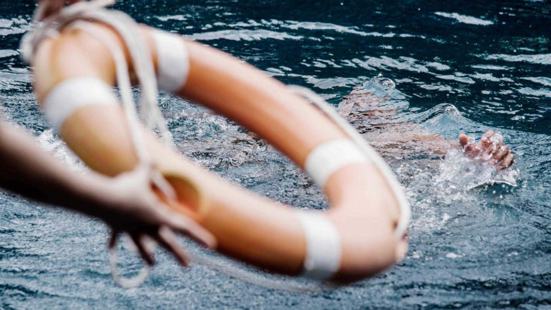 Dənizdə batma təhlükəsi ilə üzləşən şəxs xilas olunub