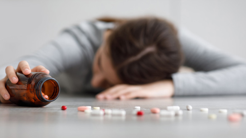 Xətai rayonunda 16 yaşlı qız intihar edib