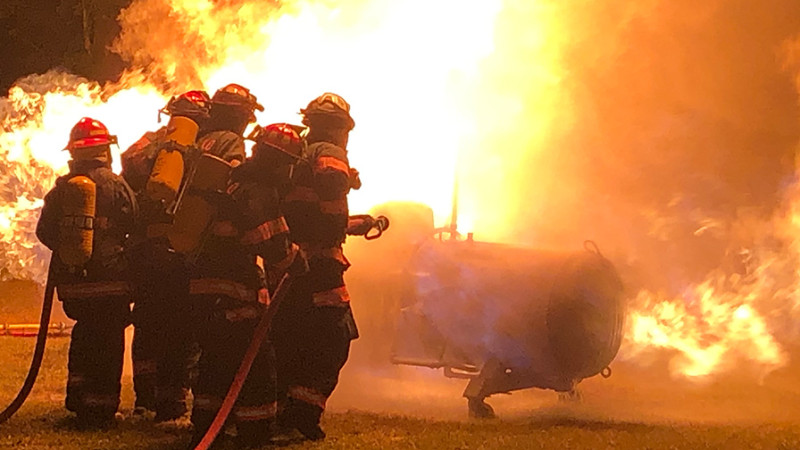 Nərimanov rayonunda istehsalat sexində 4 tonluq yağ çəni yanıb