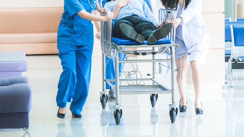 Bakıda gənc oğlanı avtomobil vurub