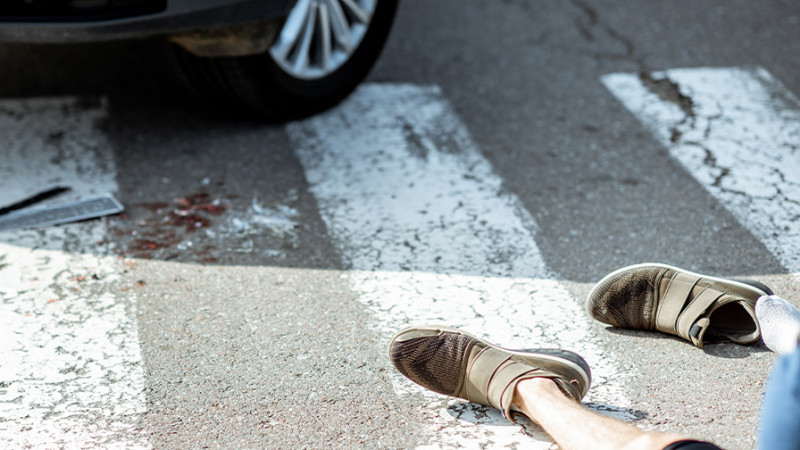 Qala qəsəbəsində avtomobil piyadanı vurub