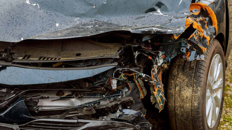 Ziya Bünyadovda qəza: “Prius” işıq dirəyinə çırpılıb