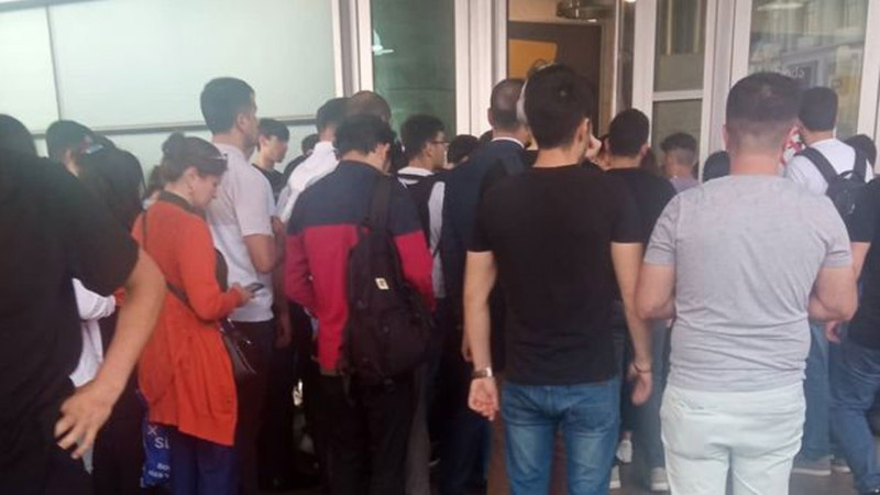Səhər saatlarında “28 May” stansiyasında sıxlıq yaranıb