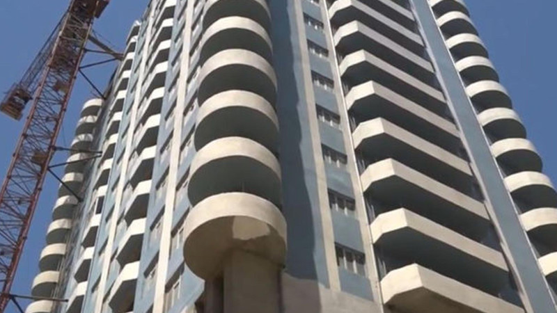 Yasamal rayonunda 5 bina 16 ildir ki tikilib başa çatmır: sakinlər şikayət edirlər