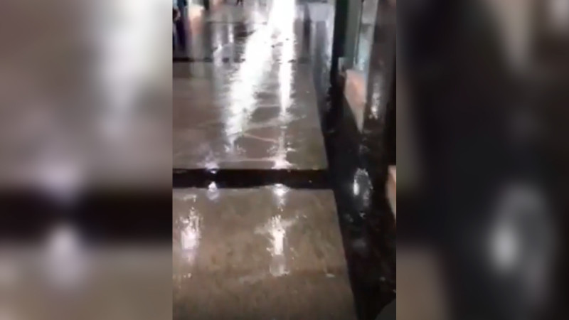 Bakı şəhərinin mərkəzində keçidi su basıb - YENİLƏNİB