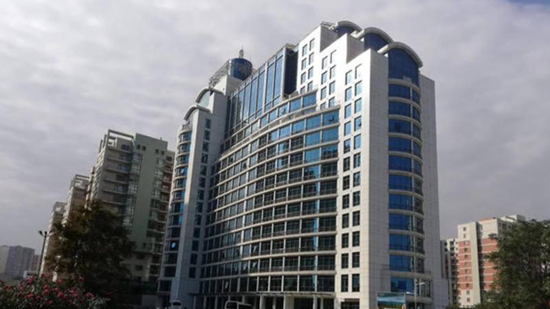 Bakının mərkəzində yerləşən dəbdəbəli dördulduzlu hotel satışa çıxarılıb