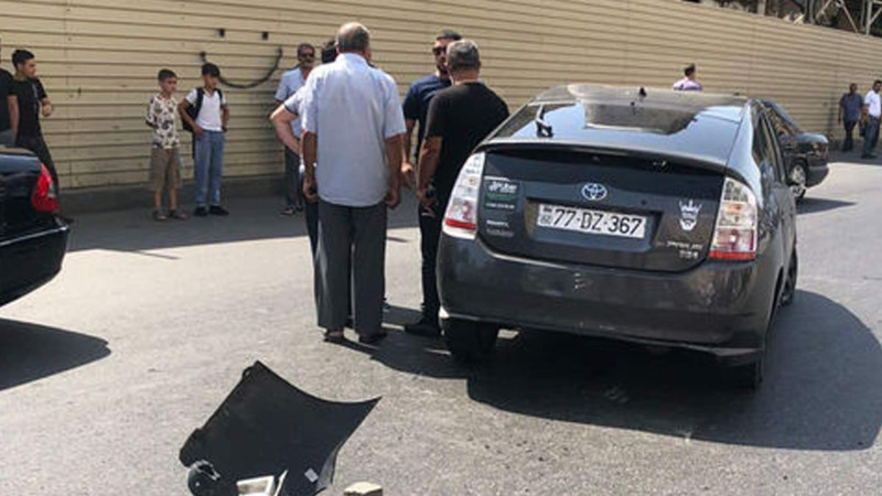 “Həzi Aslanov” metro stansiyasının yaxınlığında “Prius” qəza törədib