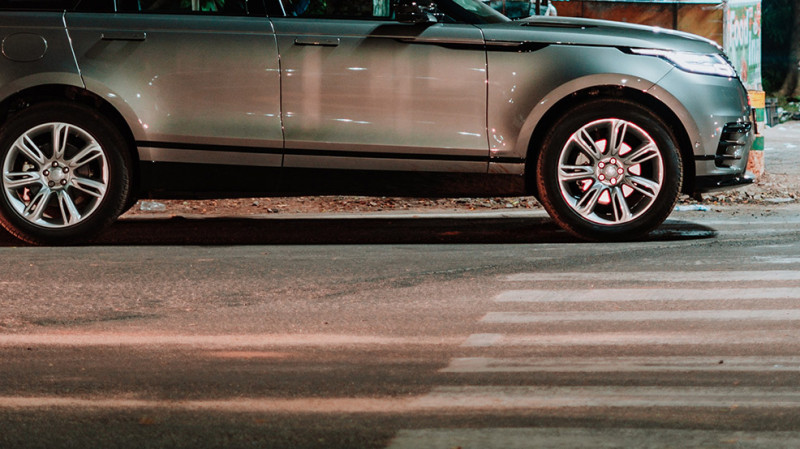 Bakıda avtomobil piyadanı vurub: yaralı xəstəxanada ölüb