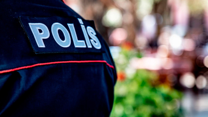 Bakıda polis əməkdaşı ehtiyatsızlıqdan özünə xəsarət yetirib