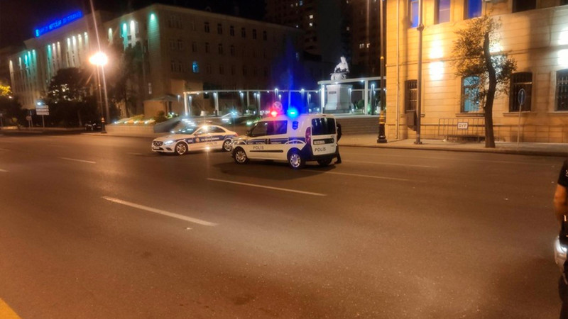 Bakıda “Niva” polis maşını ilə toqquşub