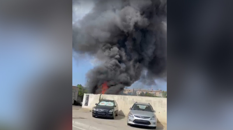 “Neapol” dairəsinin yaxınlığında bağlı ərazi yanır