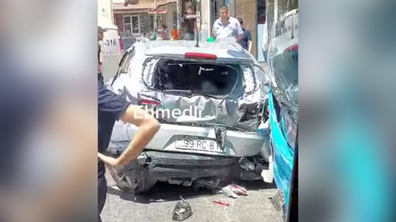 Xətaidə sərnişin avtobusu minik avtomobili ilə toqquşub: yaralılar var