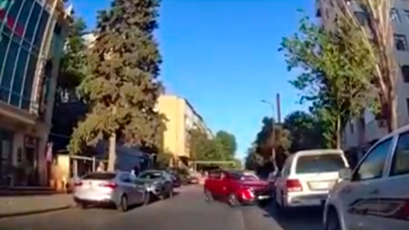 Qadın sürücü sıx yolda qəza törədib
