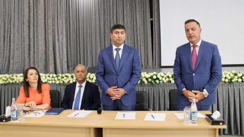 Yasamal rayonunda icra başçısı sakinləri qəbul edib