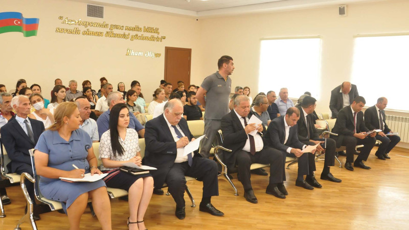Sabunçu rayonunda icra başçısı sakinlərlə görüşüb