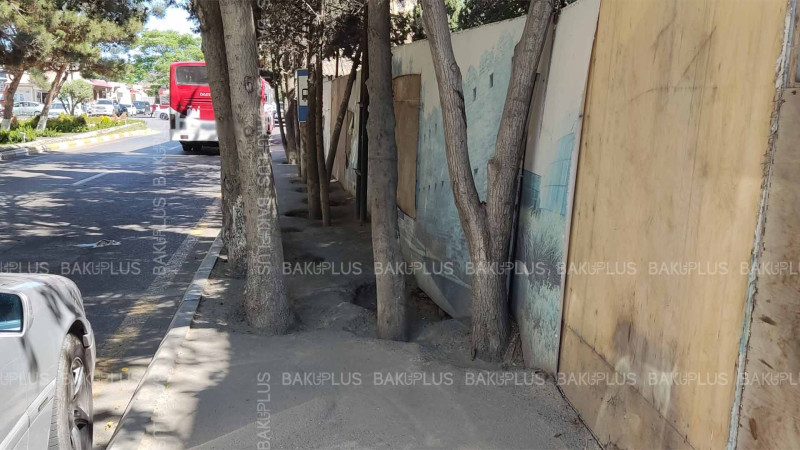 Nərimanov: Mayakovski küçəsində qeyri-adi piyada səkisi bir sıra problemlər yaradır