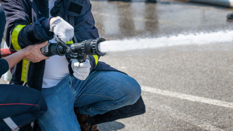 Bakıda doqquzmərtəbəli yaşayış binasında yanğın olub