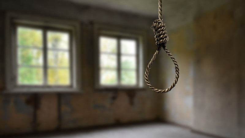 Zabratda 45 yaşlı kişi özünü asıb