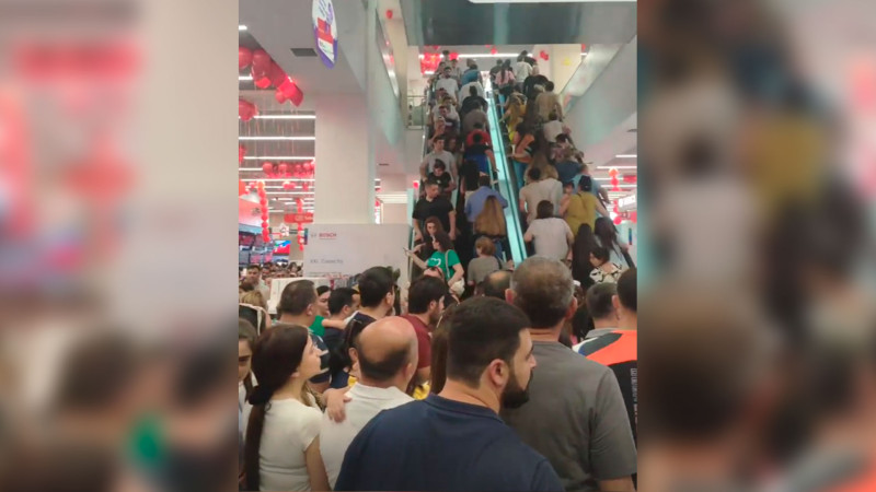“Baku Electronics”-dəki endirimlər insanların güclü axınına səbəb olub