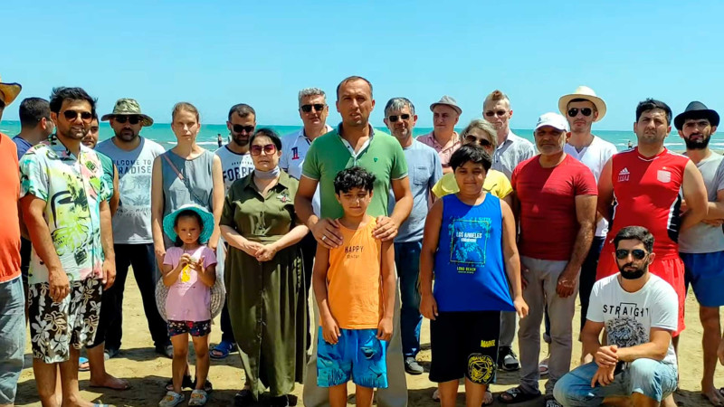 Buzovna qəsəbəsinin sakinləri sökülmüş hasarlara görə təşəkkür ediblər