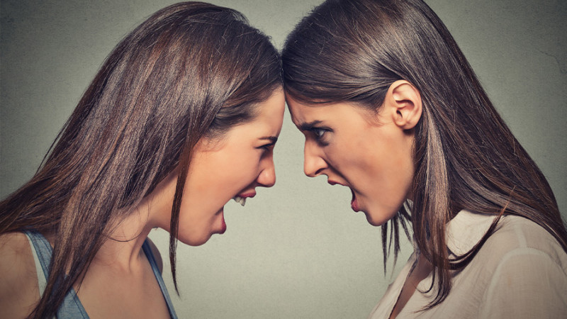 Gözəllik salonunun administratoru işçini döyərək ona xəsarət yetirib