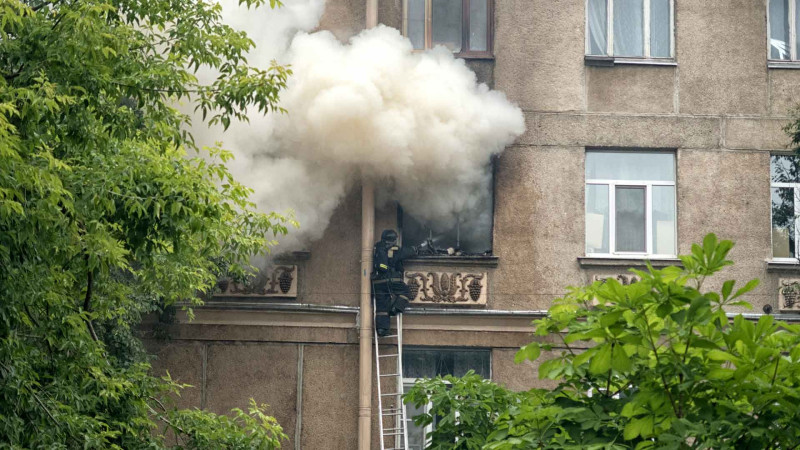 Xətai: Məhəmməd Hadi küçəsindəki yaşayış binasında yanğın baş verib