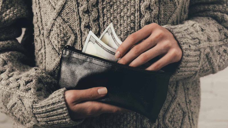 Bakıda xarici vətəndaşa 36.000 dollar “atıblar”