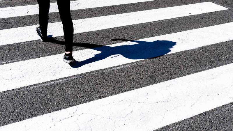 Nəsimi rayonunda yol qəzası zamanı bir nəfər ağır xəsarət alıb