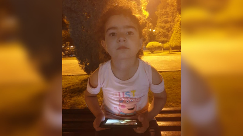 Bulvarda balaca qız tapılıb: onun valideynləri axtarılır