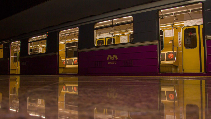 Metronun “Elmlər Akademiyası” stansiyasında qadının halı pisləşib